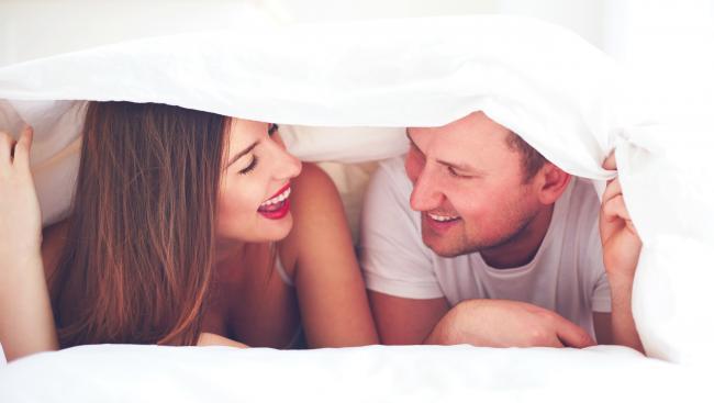 Chcete oživit vztah a prohloubit intimitu? Zeptejte se partnera na těchto 21 otázek!