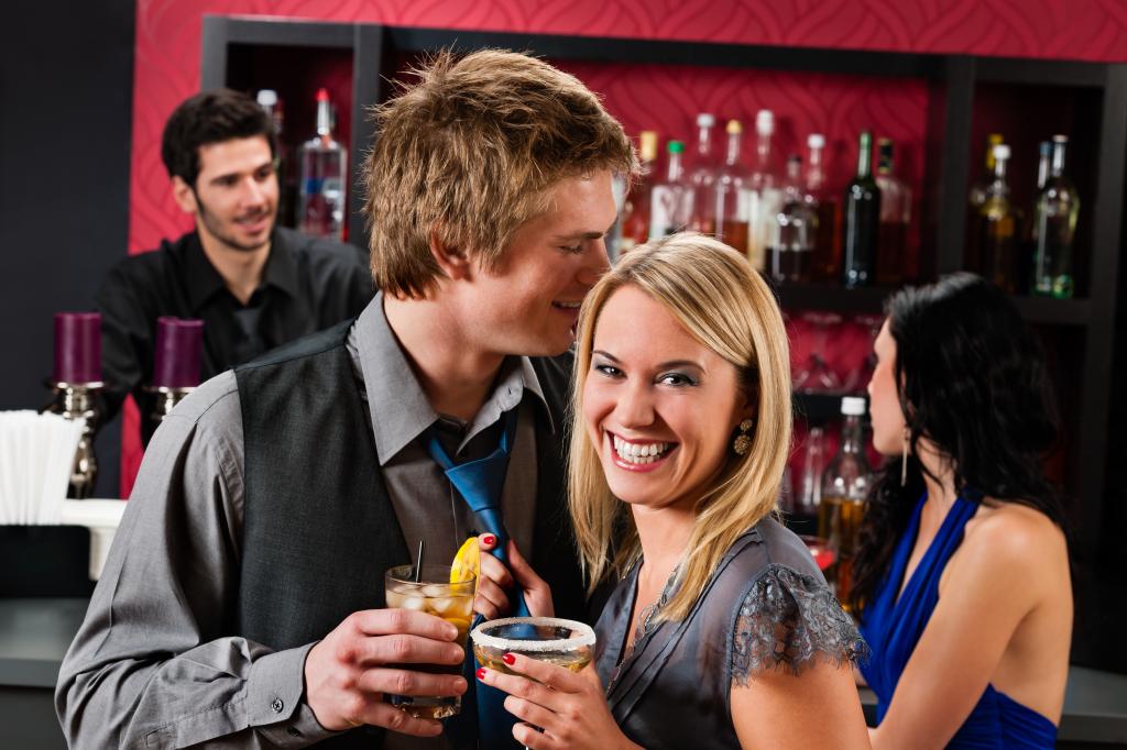 Jak poznat, že s vámi muž flirtuje?